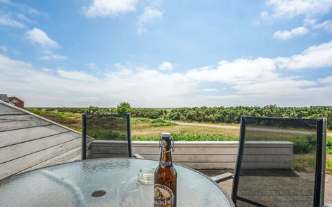 Fotij - 2.3Km from the Sea: Lucht, Horizon, Wolk, Plain, Zonlicht, Buitenmeubels, Veld, Stoel, Prairie, Buitentafel