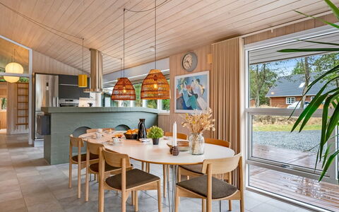 Birgita - 700M from the Sea: Interieur Ontwerp, Meubilair, Hout, Flooring, Plafond, Lichte Inrichting, Verdieping, Keuken En Eettafel, Eetkamer, Stoel