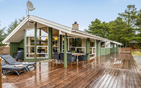 Birgita - 700M from the Sea: Struik, Stedelijk Ontwerp, Groundcover, Steen, Appartement, Landgoed, Metselwerk, Balkon, Landscaping