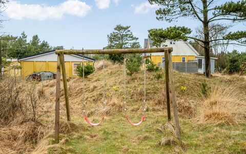 Birgita - 700M from the Sea: Struik, Stedelijk Ontwerp, Groundcover, Steen, Appartement, Landgoed, Metselwerk, Balkon, Landscaping