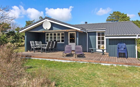 Marja - 1.3Km from the Sea: Hout, Dak, Architectuur, Huis, Huis, Verblijf, Siding, Hardwood, Helling, Landgoed