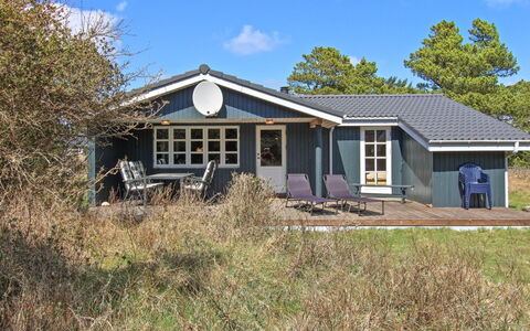 Marja - 1.3Km from the Sea: Hout, Dak, Architectuur, Huis, Huis, Verblijf, Siding, Hardwood, Helling, Landgoed