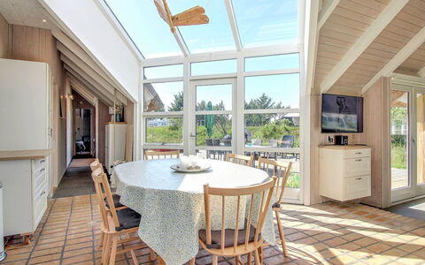 Annalise - 1Km from the Sea: Huis, Dak, Huis, Verblijf, Struik, Groundcover, Landgoed, Boerderij, Siding, Garden Gebouwen