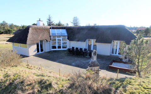 Annalise - 1Km from the Sea: Huis, Dak, Huis, Verblijf, Struik, Groundcover, Landgoed, Boerderij, Siding, Garden Gebouwen