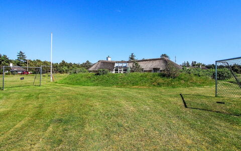 Annalise - 1Km from the Sea: Huis, Dak, Huis, Verblijf, Struik, Groundcover, Landgoed, Boerderij, Siding, Garden Gebouwen