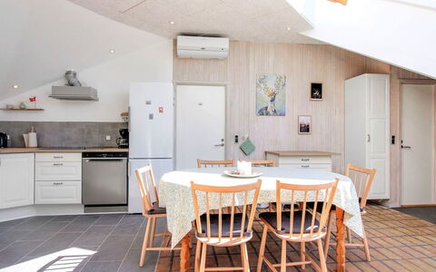 Annalise - 1Km from the Sea: Huis, Dak, Huis, Verblijf, Struik, Groundcover, Landgoed, Boerderij, Siding, Garden Gebouwen