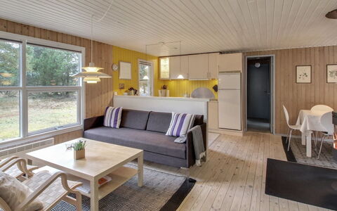 Dika - 1Km from the Sea: Flooring, Hout, Verdieping, Interieur Ontwerp, Kamer, Meubilair, Plafond, Houten Vloer, Woonkamer, Huis