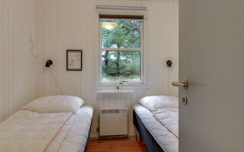 Dika - 1Km from the Sea: Muur, Hout, Flooring, Verdieping, Slaapkamer, Bed, Interieur Ontwerp, Bed Frame, Huis, Bedding