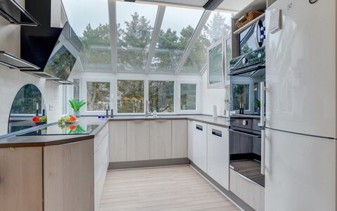 Swening - 2.1Km from the Sea: Keuken, Interieur Ontwerp, Hout, Countertop, Toestel Van De Keuken, Plafond, Flooring, Major Appliance, Huis, Verlichting