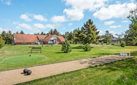 Swening - 2.1Km from the Sea: Gras, Huis, Struik, Huis, Landschap, Land Lot, Plain, Gazon, Verblijf