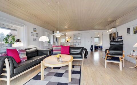Carolin - 400M from the Sea: Gras, Huis, Dak, Huis, Verblijf, Struik, Land Lot, Landelijk Gebied, Boerderij, Groundcover