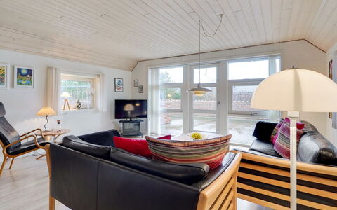 Carolin - 400M from the Sea: Gras, Huis, Dak, Huis, Verblijf, Struik, Land Lot, Landelijk Gebied, Boerderij, Groundcover