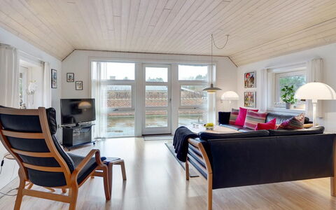 Carolin - 400M from the Sea: Gras, Huis, Dak, Huis, Verblijf, Struik, Land Lot, Landelijk Gebied, Boerderij, Groundcover