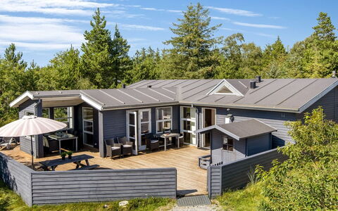 Omar - 1.0Km from the Sea: Huis, Dak, Huis, Verblijf, Schuur, Garden Gebouwen, Siding, Werf, Blokhut, Hut