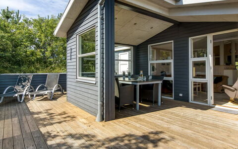 Omar - 1.0Km from the Sea: Huis, Dak, Huis, Verblijf, Schuur, Garden Gebouwen, Siding, Werf, Blokhut, Hut