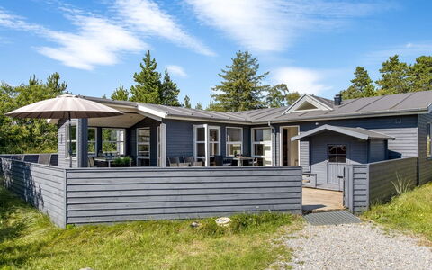Omar - 1.0Km from the Sea: Huis, Dak, Huis, Verblijf, Schuur, Garden Gebouwen, Siding, Werf, Blokhut, Hut
