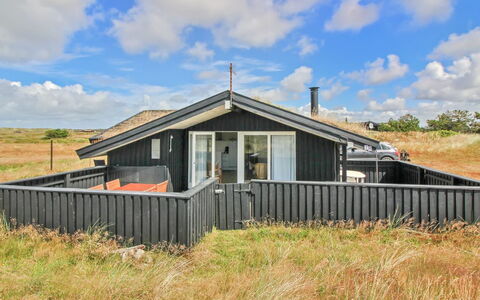 Edyta - 400M from the Sea: Gras, Huis, Dak, Huis, Verblijf, Struik, Land Lot, Landelijk Gebied, Boerderij, Groundcover