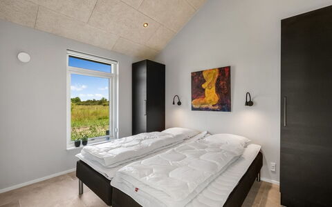 Måns - 500M to the Fjord: Slaapkamer, Plafond, Bed Frame, Bed, Bedding, Laken, Hoofdkussen, Freezing, Hotel, Daylighting