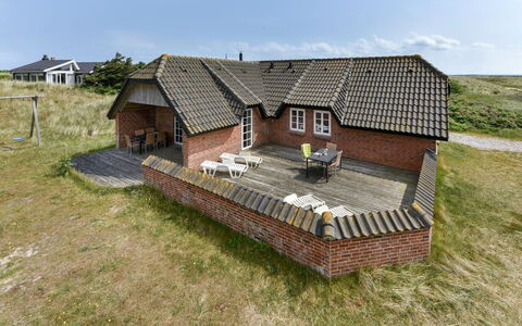 Drea - 250M from the Sea: Struik, Stedelijk Ontwerp, Groundcover, Steen, Appartement, Landgoed, Metselwerk, Balkon, Landscaping