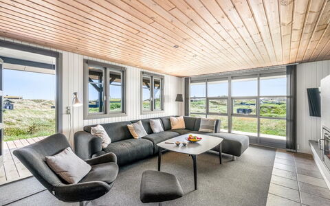 Anetta - 200M from the Sea: Interieur Ontwerp, Plafond, Hout, Flooring, Verdieping, Meubilair, Kamer, Appartement, Woonkamer, Houten Vloer