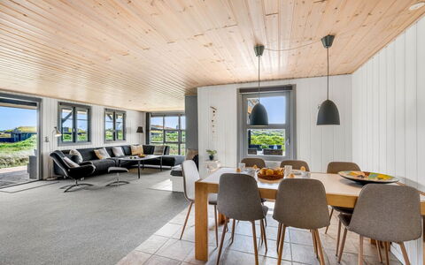 Anetta - 200M from the Sea: Interieur Ontwerp, Meubilair, Flooring, Hout, Plafond, Verdieping, Tafel, Keuken En Eettafel, Eetkamer, Houten Vloer