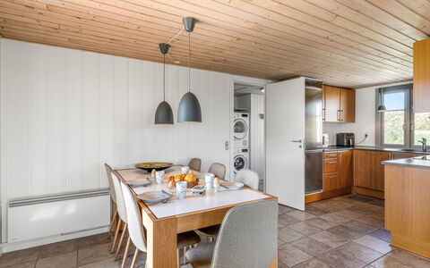 Anetta - 200M from the Sea: Interieur Ontwerp, Flooring, Hout, Plafond, Verdieping, Keuken, Meubilair, Countertop, Kamer, Cabinetry