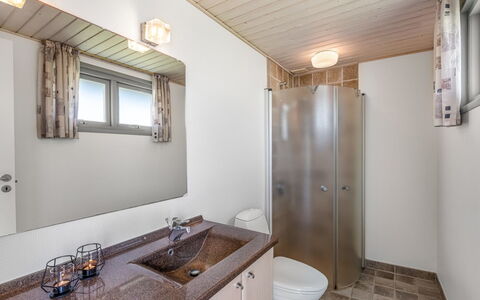 Anetta - 200M from the Sea: Loodgieterswerkinrichting, Hout, Flooring, Verdieping, Plafond, Wastafel, Badkamer, Interieur Ontwerp, Wastafel In De Badkamer, Kraan