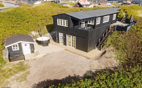 Ayu - 100M from the Sea: Verblijf, Schuur, Hut, Boerderij, Prairie, Keet, Schuur, Blokhut, Garden Gebouwen