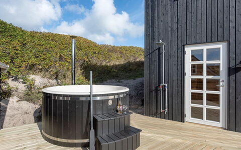 Ayu - 100M from the Sea: Verblijf, Schuur, Hut, Boerderij, Prairie, Keet, Schuur, Blokhut, Garden Gebouwen
