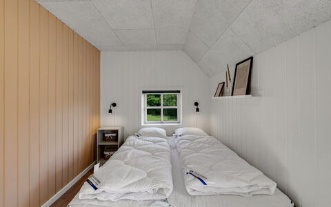 Giesela - 975M from the Sea: Hout, Flooring, Plafond, Slaapkamer, Interieur Ontwerp, Verdieping, Bed, Laken, Bedding, Bed Frame