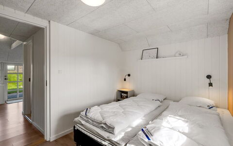 Giesela - 975M from the Sea: Plafond, Slaapkamer, Interieur Ontwerp, Verdieping, Kamer, Lichte Inrichting, Bed, Appartement, Bed Frame, Bedding