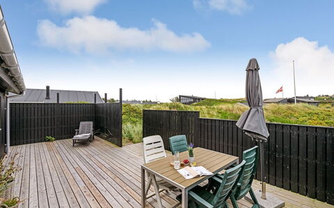 Köbes - 200M from the Sea: Appartement, Schaduw, Balkon, Stoel, Hek, Buitenmeubels, Aluminium, Kunstgras