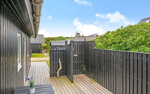Köbes - 200M from the Sea: Appartement, Schaduw, Balkon, Stoel, Hek, Buitenmeubels, Aluminium, Kunstgras