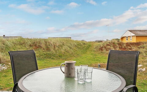 Ardan - from the Sea: Struik, Stedelijk Ontwerp, Groundcover, Steen, Appartement, Landgoed, Metselwerk, Balkon, Landscaping