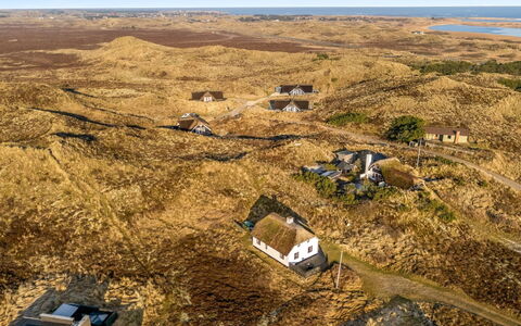 Trugot - 450M to the Fjord: Verblijf, Huis, Huis, Dak, Veranda, Landgoed, Siding, Garden Gebouwen, Boerderij, Werf