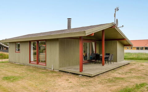 Siv - from the Sea: Struik, Stedelijk Ontwerp, Groundcover, Steen, Appartement, Landgoed, Metselwerk, Balkon, Landscaping
