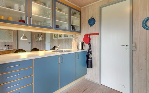 Thurgot - 720M to the Fjord: Hout, Interieur Ontwerp, Flooring, Plafond, Keuken, Verdieping, Countertop, Verlichting, Meubilair, Cabinetry
