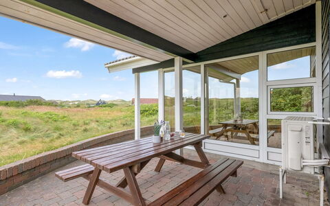 Eugenie - 450M from the Sea: Hout, Plafond, Veranda, Huis, Deur, Hardwood, Beits, Verblijf, Houten Vloer, Plank