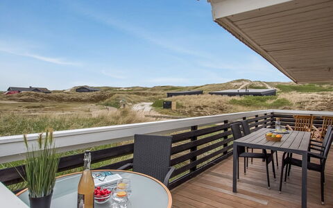 Ozeana - from the Sea: Struik, Stedelijk Ontwerp, Groundcover, Steen, Appartement, Landgoed, Metselwerk, Balkon, Landscaping