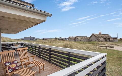 Ozeana - from the Sea: Struik, Stedelijk Ontwerp, Groundcover, Steen, Appartement, Landgoed, Metselwerk, Balkon, Landscaping