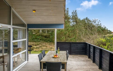 Andrie - 800M from the Sea: Struik, Stedelijk Ontwerp, Groundcover, Steen, Appartement, Landgoed, Metselwerk, Balkon, Landscaping