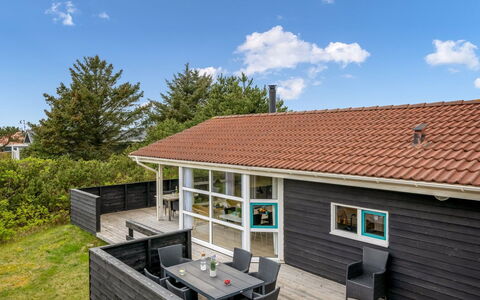 Andrie - 800M from the Sea: Struik, Stedelijk Ontwerp, Groundcover, Steen, Appartement, Landgoed, Metselwerk, Balkon, Landscaping