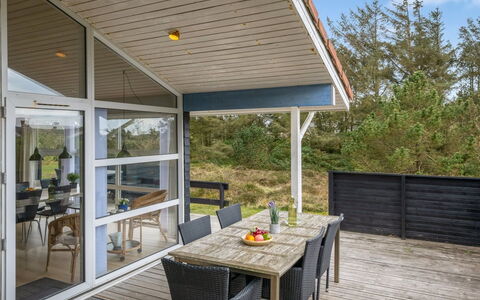 Andrie - 800M from the Sea: Struik, Stedelijk Ontwerp, Groundcover, Steen, Appartement, Landgoed, Metselwerk, Balkon, Landscaping