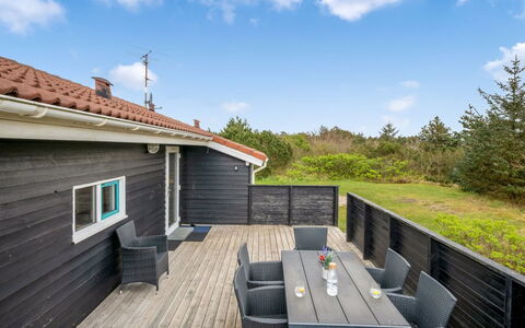 Andrie - 800M from the Sea: Struik, Stedelijk Ontwerp, Groundcover, Steen, Appartement, Landgoed, Metselwerk, Balkon, Landscaping