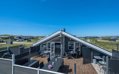 Henning - from the Sea: Verblijf, Huis, Huis, Dak, Veranda, Landgoed, Siding, Garden Gebouwen, Boerderij, Werf