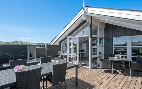 Henning - from the Sea: Verblijf, Huis, Huis, Dak, Veranda, Landgoed, Siding, Garden Gebouwen, Boerderij, Werf