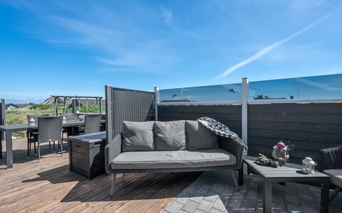 Henning - from the Sea: Verblijf, Huis, Huis, Dak, Veranda, Landgoed, Siding, Garden Gebouwen, Boerderij, Werf