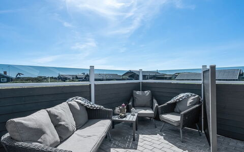 Henning - from the Sea: Verblijf, Huis, Huis, Dak, Veranda, Landgoed, Siding, Garden Gebouwen, Boerderij, Werf