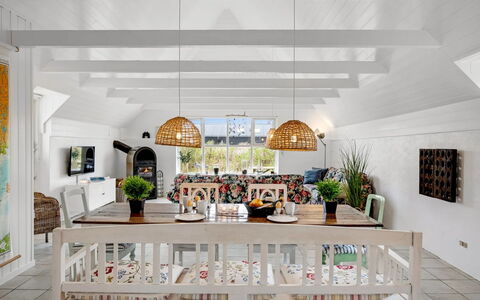 Annielle - from the Sea: Boom, Huis, Huis, Struik, Verblijf, Landgoed, Woud, Lariks, Bos