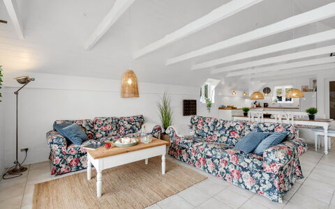 Annielle - from the Sea: Meubilair, Bankstel, Interieur Ontwerp, Flooring, Hout, Verdieping, Tafel, Plafond, Woonkamer, Kamer